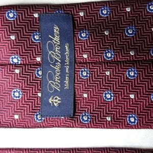 Brooks Brothers red, white and blue dots silk tie